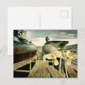 Eric Ravilious art, onderzeeërs in Dry Dock Briefkaart (Voorkant / Achterkant)