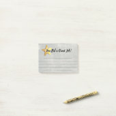 Erkenning van werknemers na de toekenning van een  post-it® notes (Op bureau)