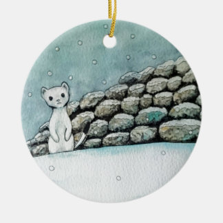 Ermine in de sneeuw keramisch ornament