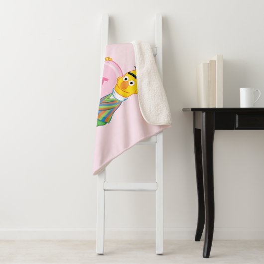 Ernie & Bert Big Valentijns Heart Sherpa Deken (In situ)