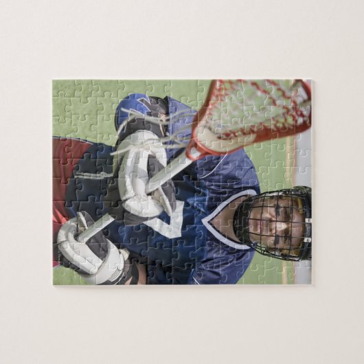 Ernstige lacrosse speler die kruis vasthoudt legpuzzel (Horizontaal)