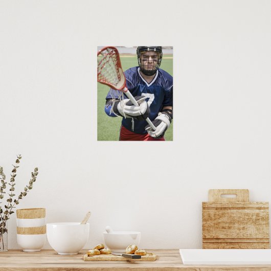 Ernstige lacrosse speler die kruis vasthoudt poster (Keuken)