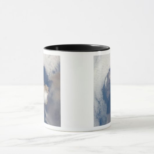 Eruptie van de Sarychev-vulkaan 2 Mok (Midden)