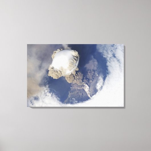 Eruptie van de Sarychev-vulkaan Canvas Afdruk (Voorkant)