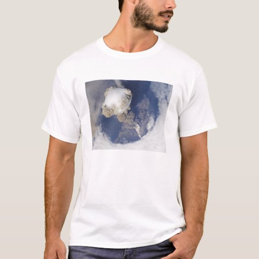 Eruptie van de Sarychev-vulkaan T-shirt (Voorkant)