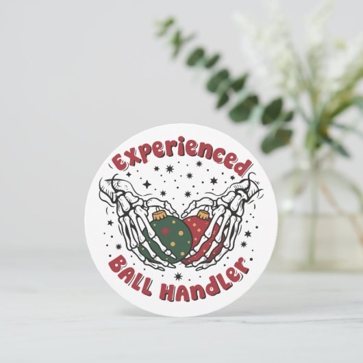 Ervaren Bal Handler Kerst Skelet Hand Feestdagenkaart (Staand voorkant)