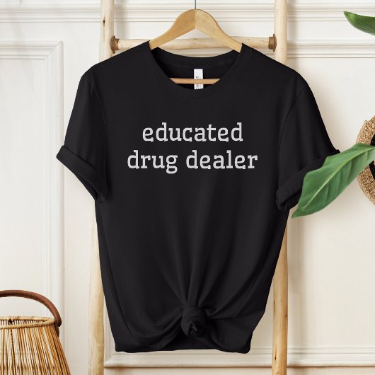 Ervaren drugdealer | Grappige apotheek Med School T-shirt