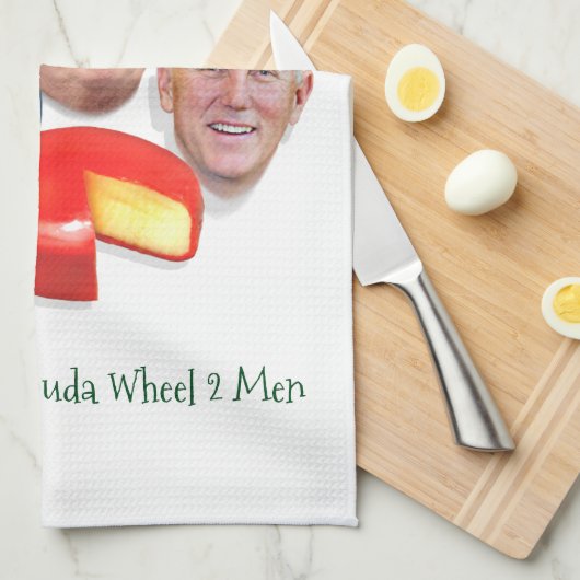 Erwten op aarde Gouda Wheel 2 Mannen Trump & Pence Theedoek (Quarter Fold)