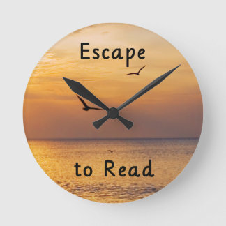 Escape to Read Wall Clock | Book Lover Quote Ronde Klok