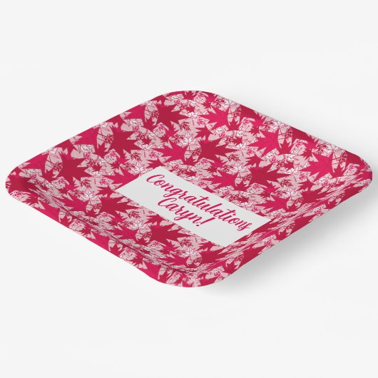 Esdoornbladeren op roze achtergrond Papieren borde Papieren Bordje (Gebogen)