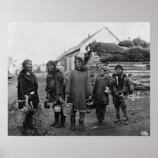 Eskimo Berry Pickers in Nome, Alaska Foto Poster (Voorkant)