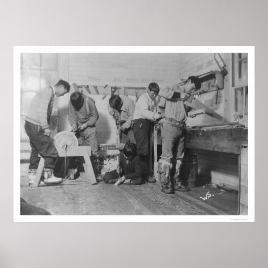 Eskimo Carpenters in Alaska 1904 Poster (Voorkant)