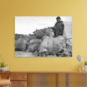 Eskimo Fur Dealer in Nome, Alaska-foto Canvas Afdruk (Insitu (Woonkamer))