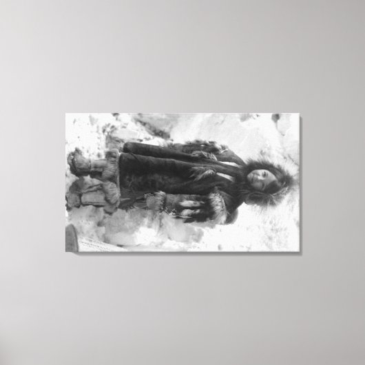 Eskimo Girl in een parka in Nome, Alaska Canvas Afdruk (Voorkant)