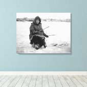 Eskimo Ice Vist in Nome, Alaska-foto Canvas Afdruk (Insitu (Houten vloer))