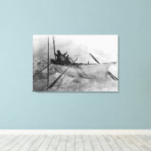 Eskimo in Boat gemaakt met Skins genaamd Omiak Canvas Afdruk (Insitu (Houten vloer))