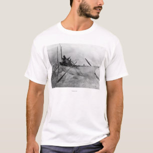 Eskimo in Boat gemaakt met Skins genaamd Omiak T-shirt