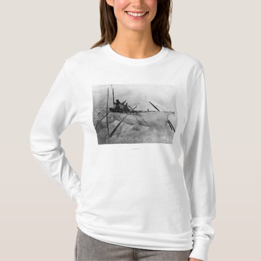 Eskimo in Boat gemaakt met Skins genaamd Omiak T-shirt (Voorkant)