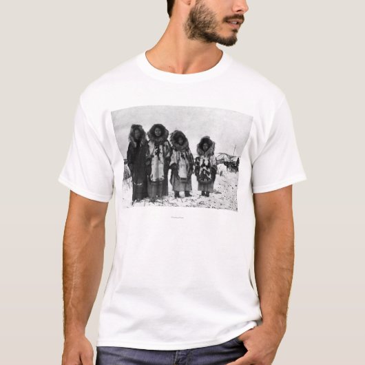 Eskimo-vrouwen op Alaska-foto T-shirt (Voorkant)