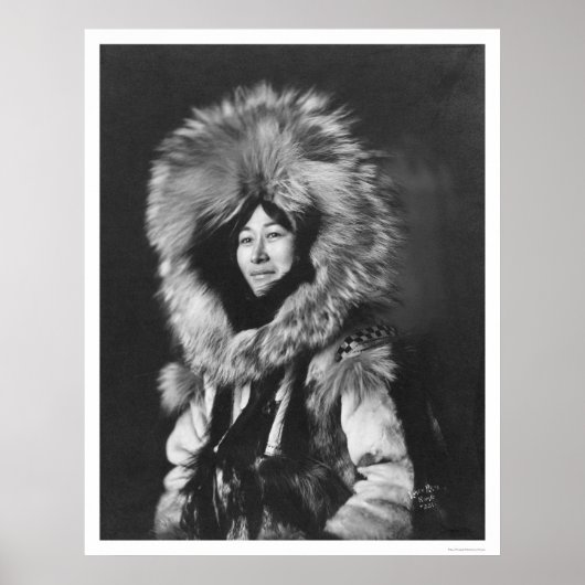 Eskimo Woman Wearing Fur Coat 1915 Poster (Voorkant)