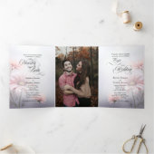 Español Engels Roze Daisies Margaritas Rosas Drieluik Uitnodiging (Binnen)