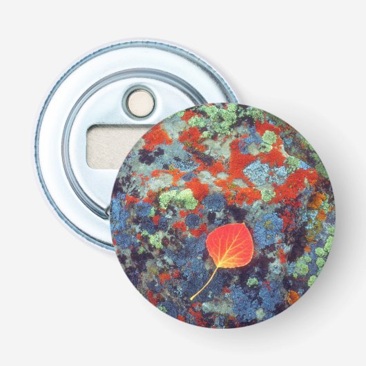 Espenblad op een met korstmos bedekte rots button flesopener (Voorkant)