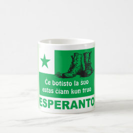 Esperanto / Ĉ e botisto la ŝ uo estas vailiam kun  Koffiemok