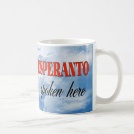Esperanto hier gesproken over troebele aarde koffiemok