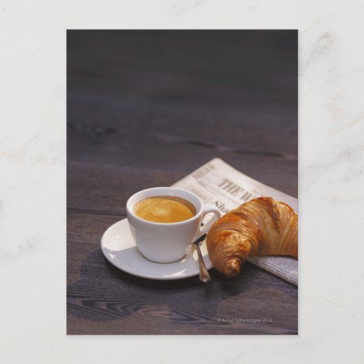 espresso , croissant en krant briefkaart (Voorkant)