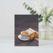 espresso , croissant en krant briefkaart (Staand voorkant)
