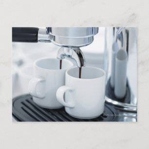 Espresso-machine maakt koffie briefkaart