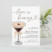 Espresso Martini Love Is Brewing Bruiloftsfeest Kaart (Staand voorkant)