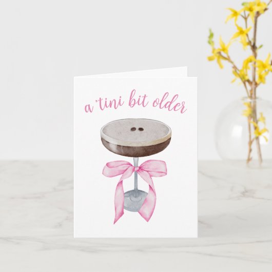 Espresso Martini - Tini beetje oudere verjaardag Kaart (Gele Bloem)