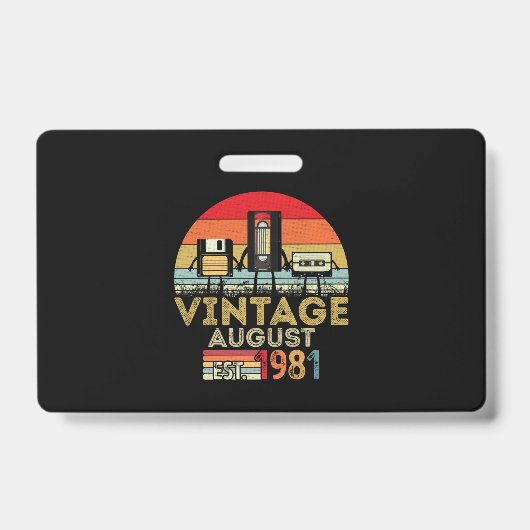 EST 1981  40ste verjaardag van de  maand augustus Badge (Voorzijde)
