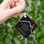 Estate House Heart Custom Realtor Business Sleutelhanger<br><div class="desc">2, 25-inch vierkante sleutelhanger heeft een rood hart boven het dak van een nieuw huis, de woorden "Bless Your New Home!" samen met uw bedrijfsnaam, telefoonnummer en naam van de agent. VERANDEREN DE ACHTERGRONDKLEUR naar alles - wij shows zwart. Pas dit marketingcadeau voor bedrijven aan met je eigen informatie om...</div>