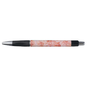 Estetische roze bloemenbloesems van roos pen