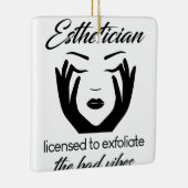 Estheticien met een vergunning voor de winning keramisch ornament (Rechts)