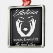 Estheticien met een vergunning voor de winning metalen ornament (Links)