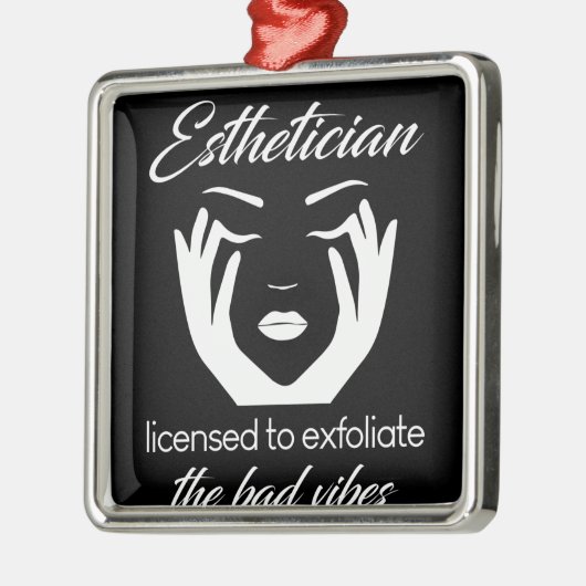 Estheticien met een vergunning voor de winning metalen ornament (Links)