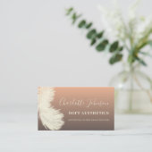 Esthetiek Huidverzorging Modern Peach Feather Visitekaartje (Staand voorkant)