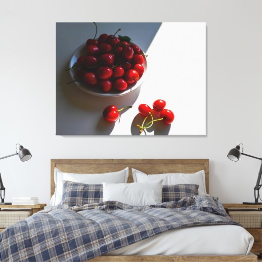 Esthetisch stilleven met rijpe kersen op een witte canvas afdruk (Insitu (Slaapkamer))