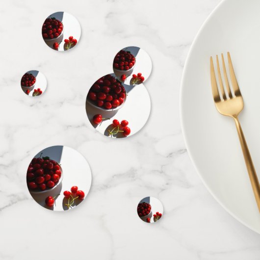 Esthetisch stilleven met rijpe kersen op een witte confetti (Groep)