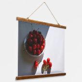 Esthetisch stilleven met rijpe kersen op een witte hangend wandkleed (Gebogen)