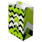 Esthetische Levendige Wasabi Chevron Moderne Textu Medium Cadeauzakje (Achterkant Gekanteld)