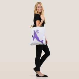Esthetische paarse walvis en lelies all-over-print tote bag