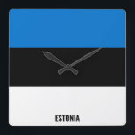 Estland Vlag Patriotic Vierkante Klok<br><div class="desc">De Estse Vlag Patriottic Square Wall Clock met de Estse vlag die over de hele klok wordt gedrukt. De transparante klokaantallen in de passende kleuren en het mooie "Peachy Keen"doopvont worden geplaatst over de vlagkleuren. Dit prachtige ontwerp is een verbluffend geschenk en een geweldig stuk show aan de wand. ©...</div>