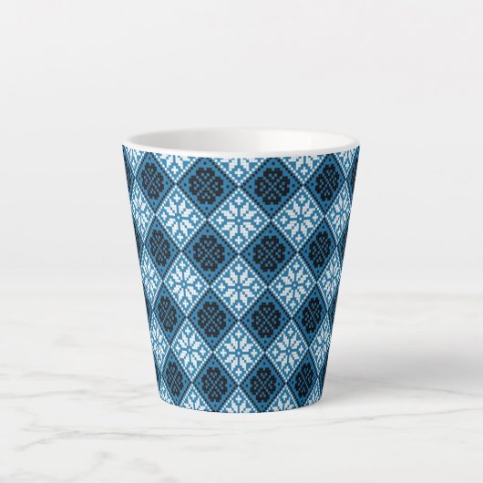 Estonian Blue Black en White Mitten Pattern Latte Mok (Voorkant)