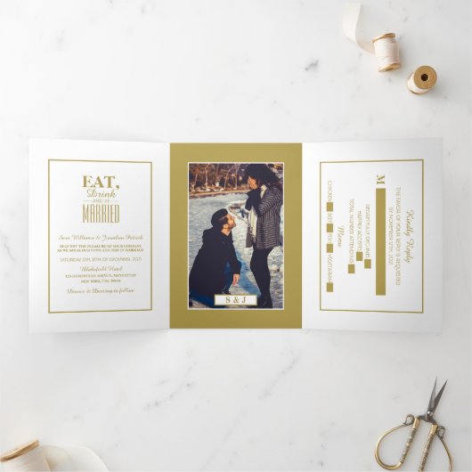 Eten, Drinken & trouwen White & Gold Wedding Suite Drieluik Uitnodiging (Binnen)