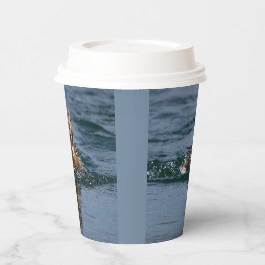 Eten met open bek papieren bekers (Links)