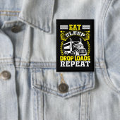 Eten, slapen, vallen ladingen vrachtwagenchauffeur button (Insitu)